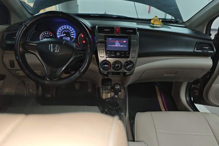 Used Honda City Classic 2012 1.5L manual Elite Edition Center Console