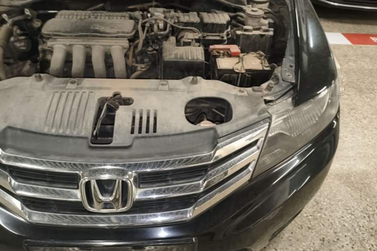 Used Honda City Classic 2012 1.5L manual Elite Edition Engine Bay Left