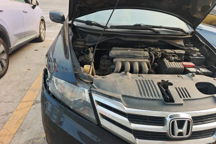 Used Honda City Classic 2012 1.5L manual Elite Edition Engine Bay Right