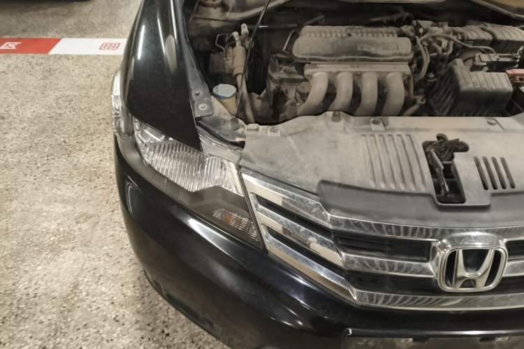 Used Honda City Classic 2012 1.5L manual Elite Edition Engine Bay Right