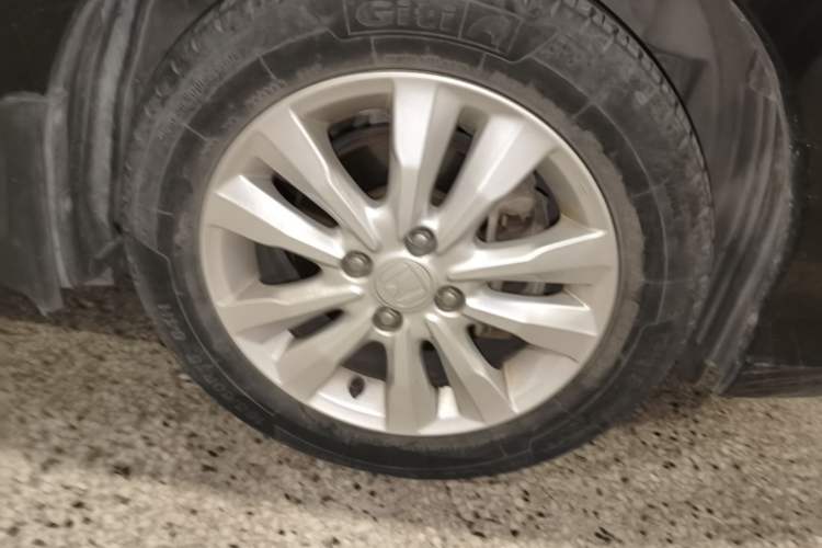Used Honda City Classic 2012 1.5L manual Elite Edition Right Front Wheel Hub