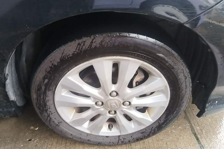 Used Honda City Classic 2012 1.5L manual Elite Edition Right Front Wheel Hub