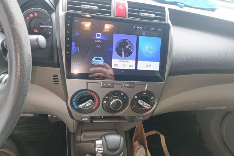 Used Honda City Classic 2012 1.5L Automatic Elite Edition Audio And AC Panel