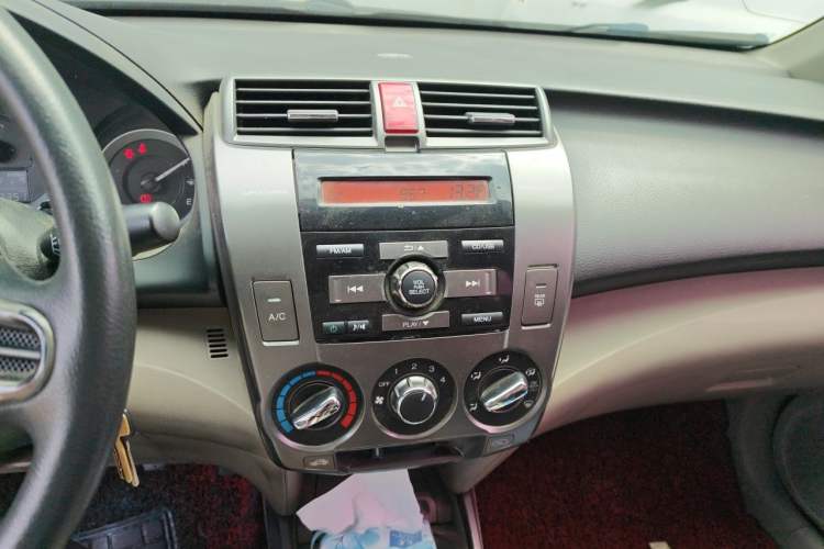 Used Honda City Classic 2012 1.5L manual Elite Edition Audio And AC Panel
