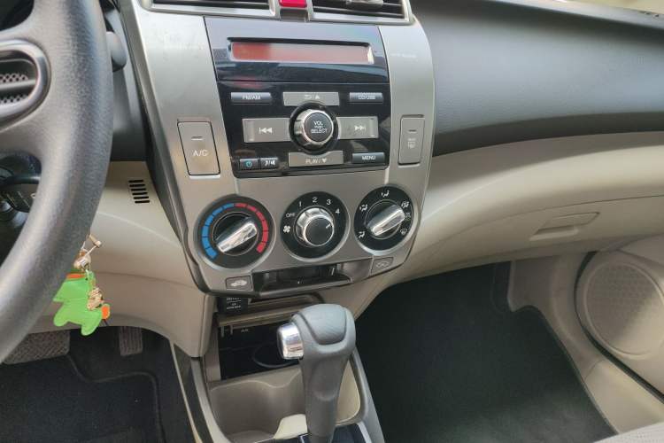 Used Honda City Classic 2012 1.5L Automatic Elite Edition Audio And AC Panel