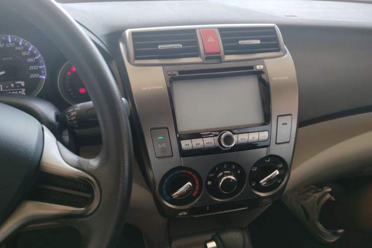 Used Honda City Classic 2012 1.5L Automatic Elite Edition Audio And AC Panel
