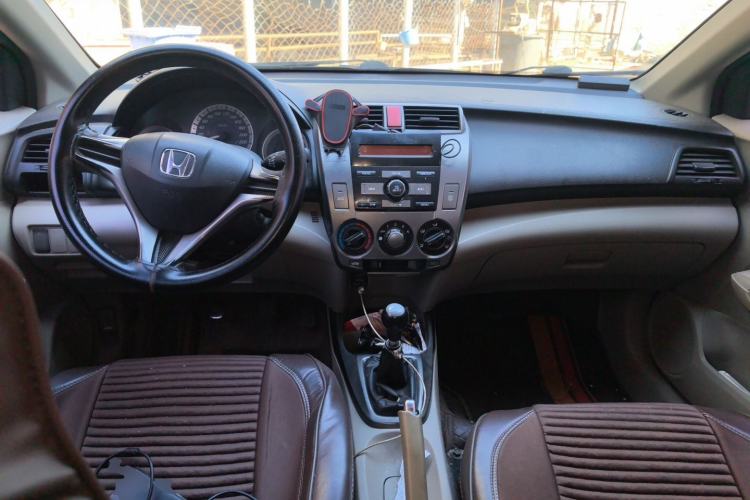 Used Honda City Classic 2012 1.5L manual Comfort version Center Console