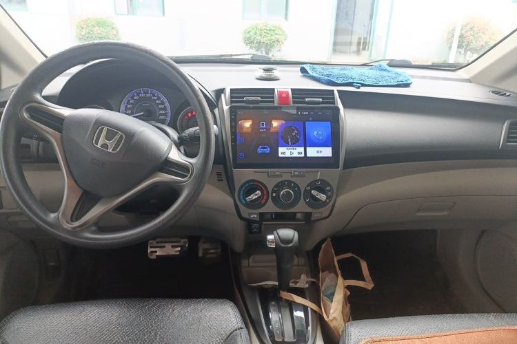 Used Honda City Classic 2012 1.5L Automatic Elite Edition Center Console