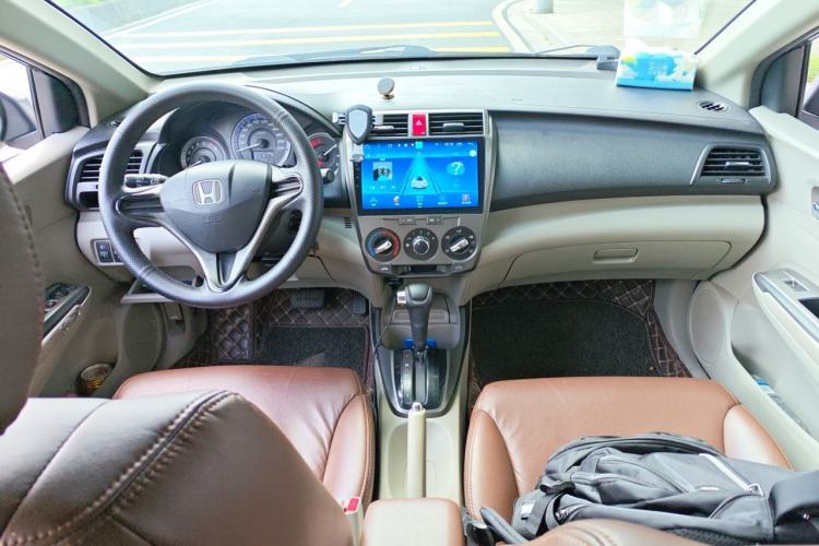 Used Honda City Classic 2012 1.5L Automatic Elite Edition Center Console