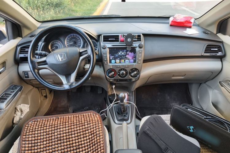 Used Honda City Classic 2012 1.5L manual Elite Edition Center Console