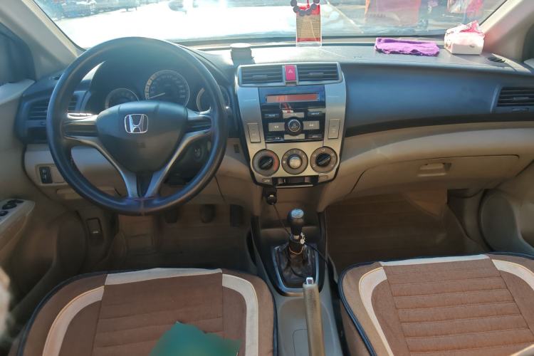 Used Honda City Classic 2012 1.5L manual Comfort version Center Console