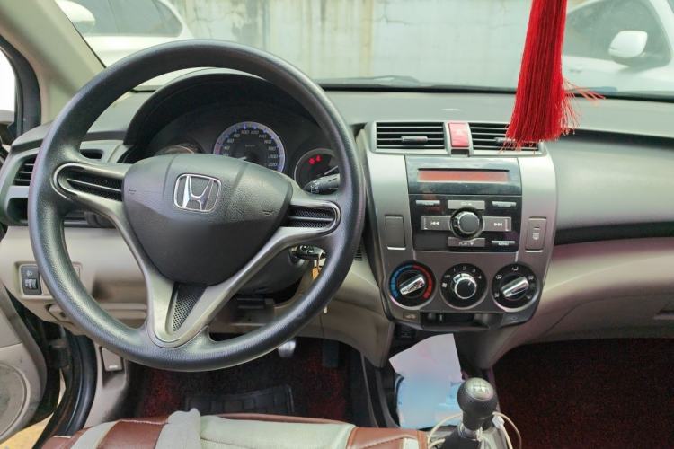Used Honda City Classic 2012 1.5L manual Elite Edition Center Console