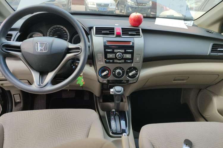 Used Honda City Classic 2012 1.5L Automatic Elite Edition Center Console