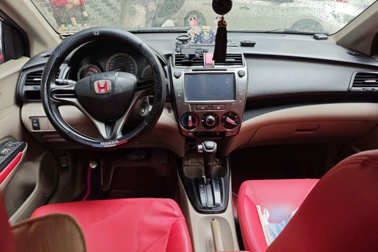 Used Honda City Classic 2012 1.5L Automatic Elite Edition Center Console