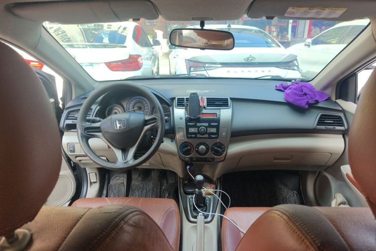 Used Honda City Classic 2012 1.5L manual Comfort version Center Console
