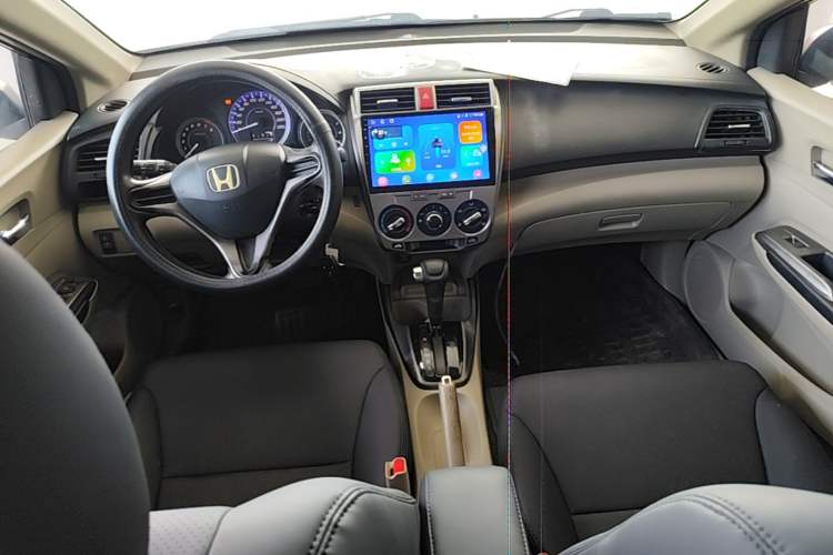 Used Honda City Classic 2012 1.5L Automatic Elite Edition Center Console