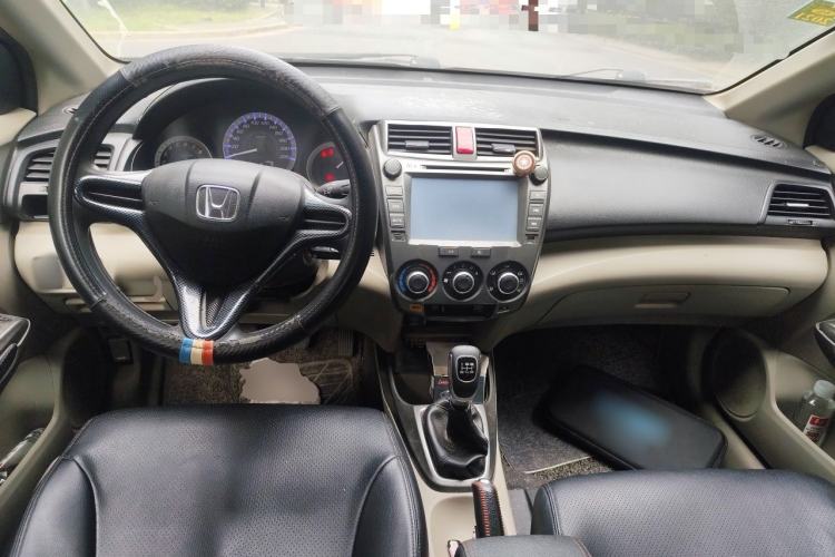 Used Honda City Classic 2012 1.5L manual Elite Edition Center Console