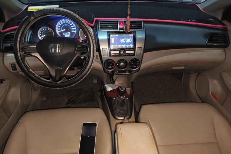 Used Honda City Classic 2012 1.5L manual Comfort version Center Console