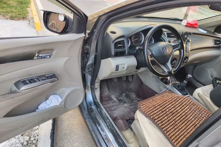 Used Honda City Classic 2012 1.5L manual Elite Edition Driver Seat
