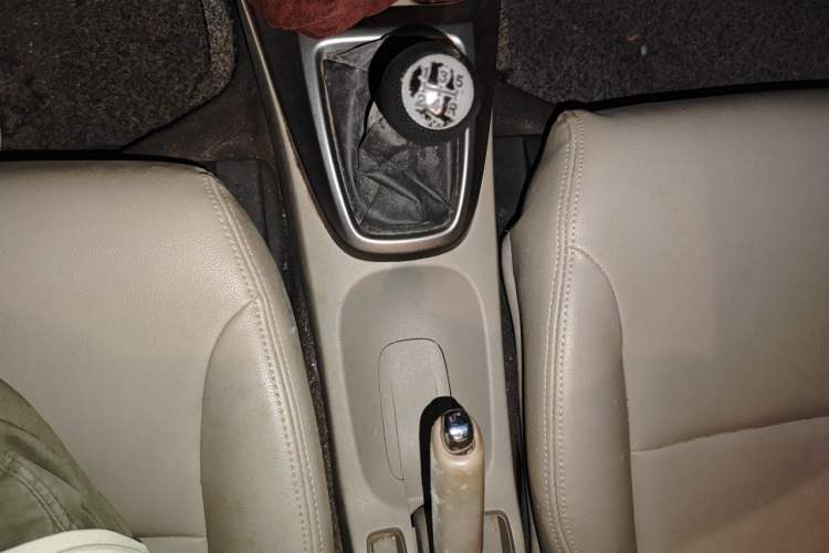 Used Honda City Classic 2012 1.5L manual Comfort version Gear Lever