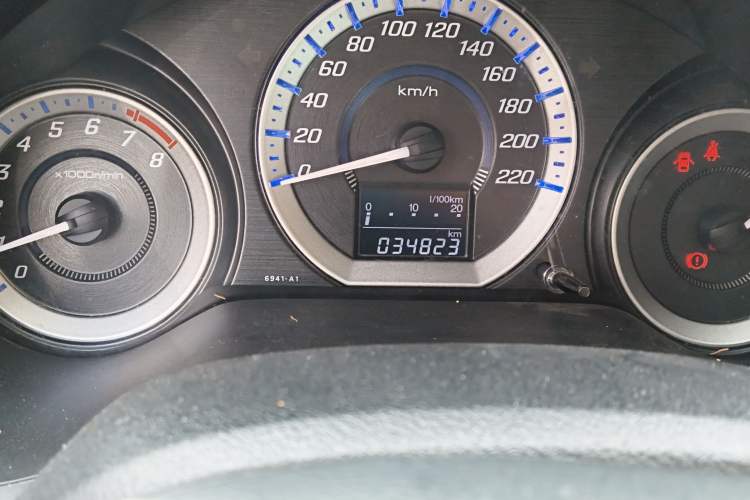 Used Honda City Classic 2012 1.5L manual Comfort version Odometer Close Up