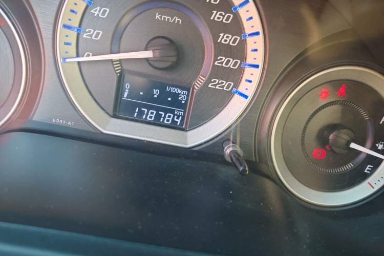 Used Honda City Classic 2012 1.5L manual Comfort version Odometer Close Up