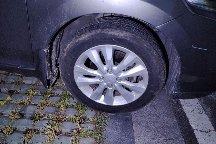Used Honda City Classic 2012 1.5L manual Elite Edition Right Front Wheel Hub