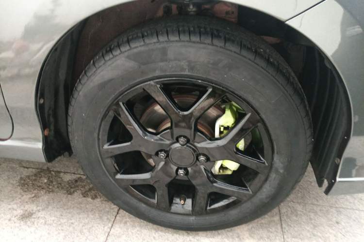 Used Honda City Classic 2012 1.5L manual Comfort version Right Front Wheel Hub