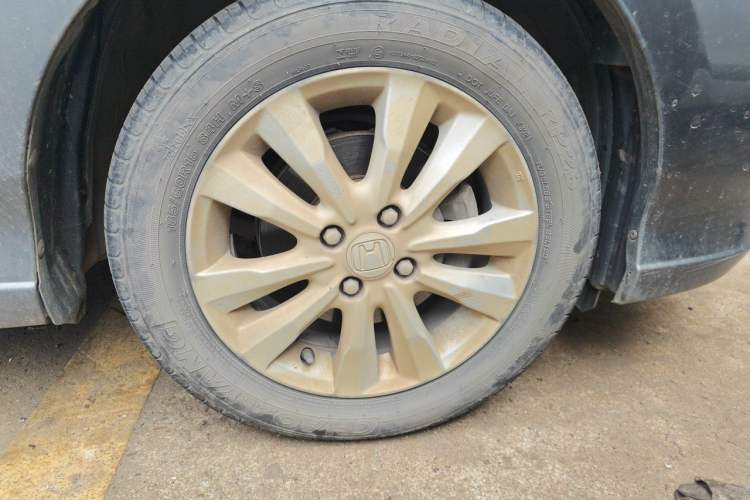 Used Honda City Classic 2012 1.5L manual Elite Edition Right Front Wheel Hub