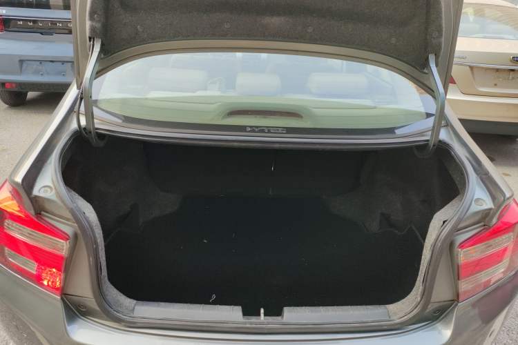Used Honda City Classic 2012 1.5L Automatic Elite Edition Trunk