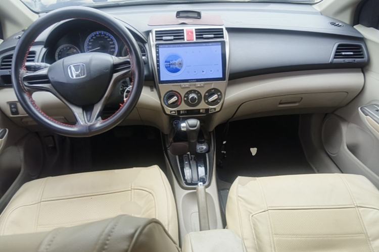 Used Honda City Classic 2012 1.5L Automatic Elite Edition Center Console
