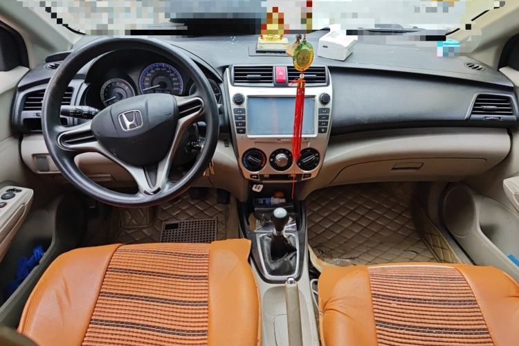 Used Honda City Classic 2012 1.5L manual Comfort version Center Console