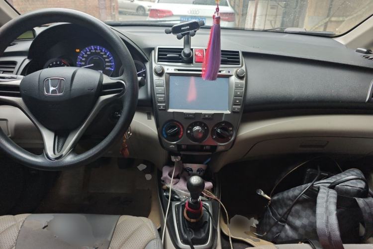 Used Honda City Classic 2012 1.5L manual Comfort version Center Console