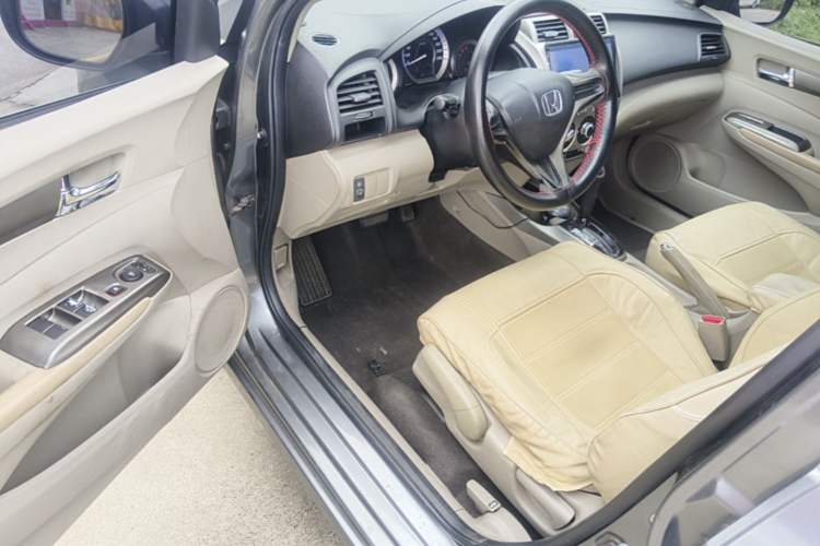 Used Honda City Classic 2012 1.5L Automatic Elite Edition Driver Seat
