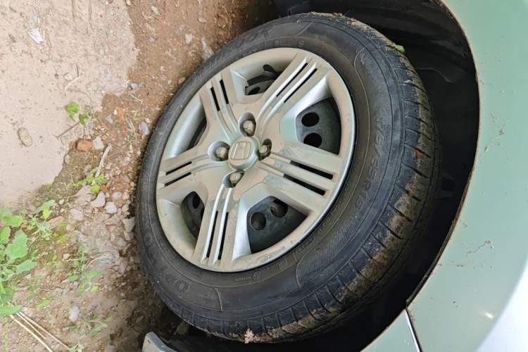 Used Honda City Classic 2012 1.5L manual Comfort version Right Front Wheel Hub