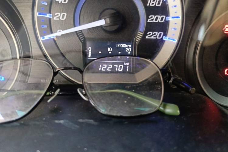 Used Honda City Classic 2012 1.5L manual Comfort version Odometer Close Up