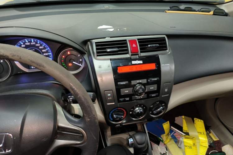 Used Honda City Classic 2012 1.5L Automatic Elite Edition Audio And AC Panel