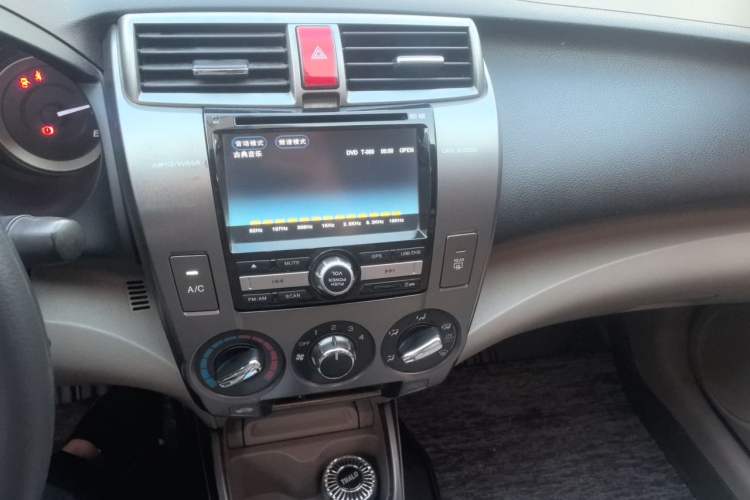 Used Honda City Classic 2012 1.5L manual Elite Edition Audio And AC Panel