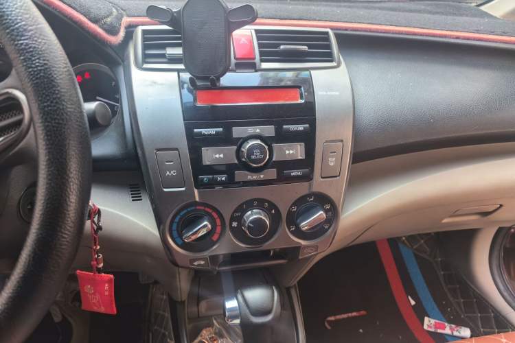 Used Honda City Classic 2012 1.5L Automatic Elite Edition Audio And AC Panel