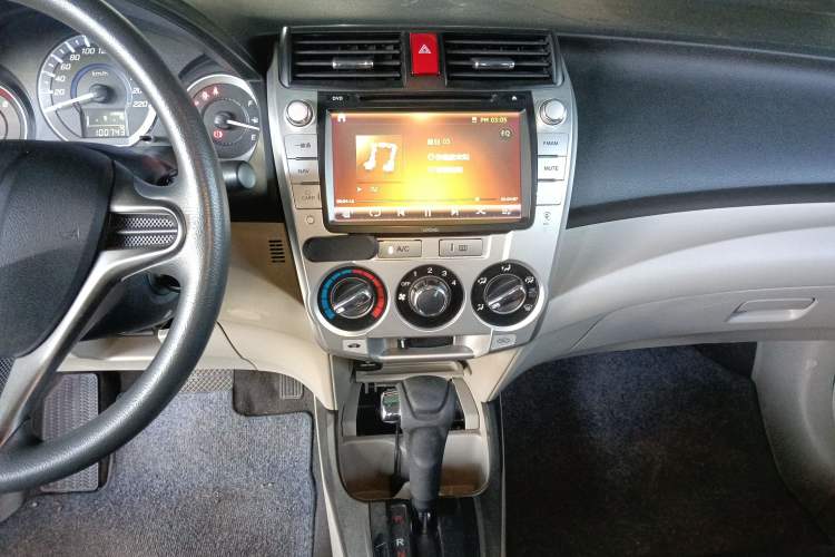 Used Honda City Classic 2012 1.5L Automatic Elite Edition Audio And AC Panel