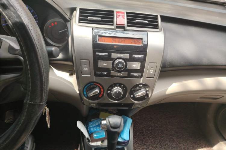 Used Honda City Classic 2012 1.5L Automatic Elite Edition Audio And AC Panel