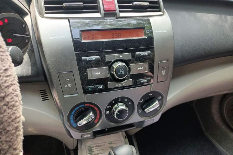 Used Honda City Classic 2012 1.5L Automatic Elite Edition Audio And AC Panel