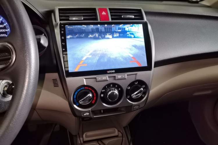 Used Honda City Classic 2012 1.5L manual Elite Edition Audio And AC Panel