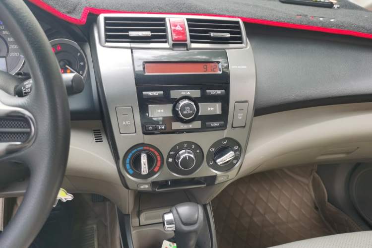 Used Honda City Classic 2012 1.5L Automatic Elite Edition Audio And AC Panel