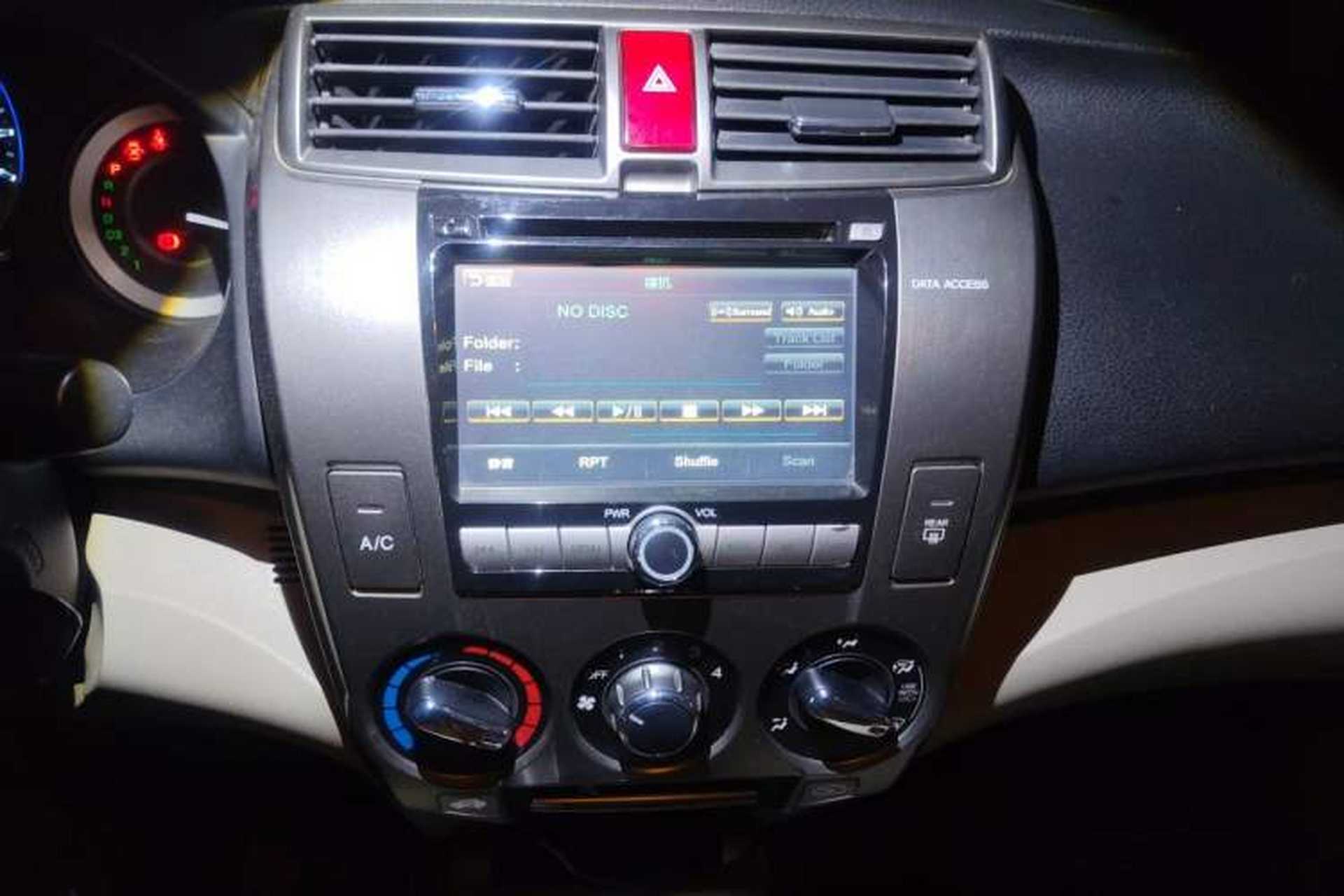 Used Honda City Classic 2012 1.5L Automatic Flagship Edition Audio And AC Panel