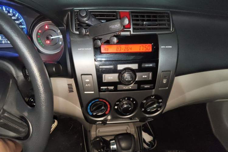 Used Honda City Classic 2012 1.5L Automatic Elite Edition Audio And AC Panel