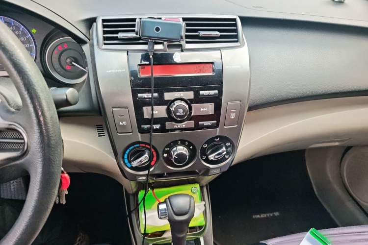 Used Honda City Classic 2012 1.5L Automatic Elite Edition Audio And AC Panel