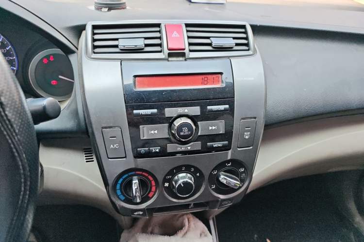 Used Honda City Classic 2012 1.5L manual Elite Edition Audio And AC Panel