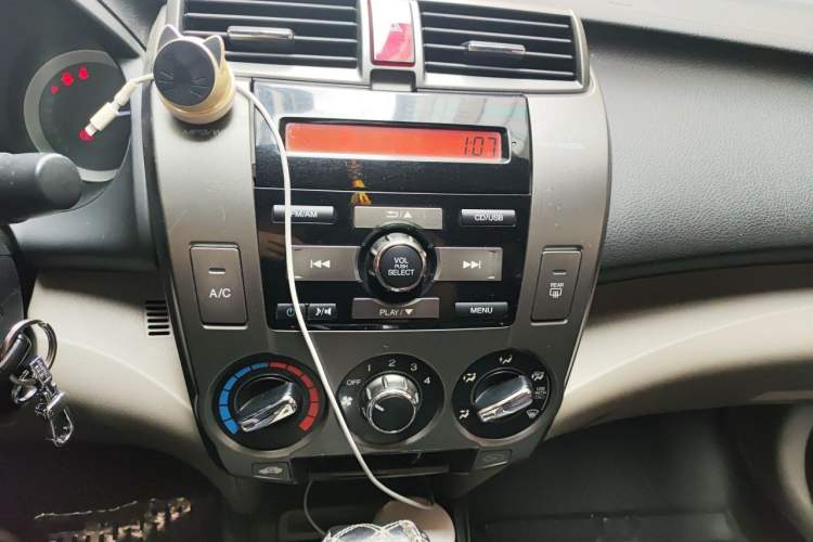 Used Honda City Classic 2012 1.5L Automatic Elite Edition Audio And AC Panel