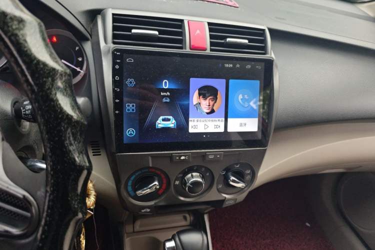 Used Honda City Classic 2012 1.5L Automatic Elite Edition Audio And AC Panel